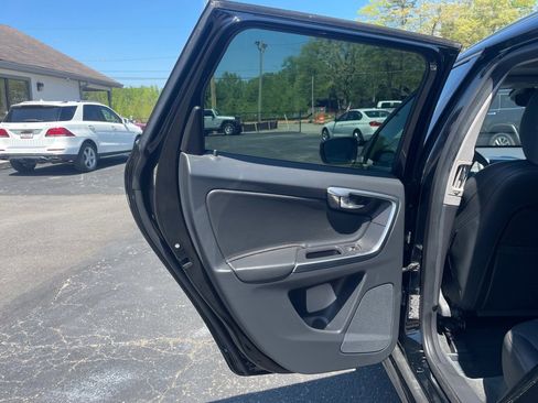 Used 2017 Volvo XC60 T5 Dynamic w/ Preferred Option Package image 17