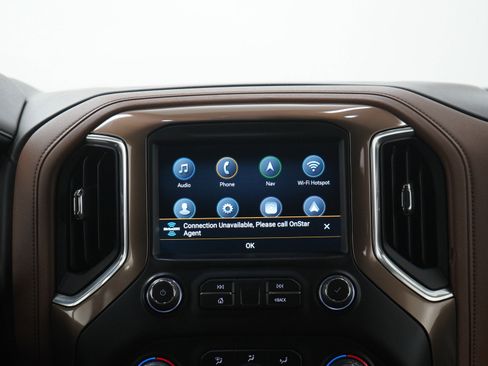 Used 2022 Chevrolet Silverado 2500 High Country w/ Technology Package AWD/4WD image 15