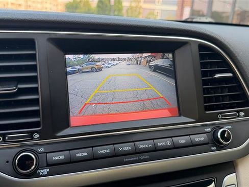 Used 2017 Hyundai Elantra SE FWD image 39