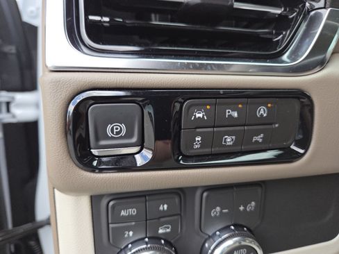New 2026 GMC Yukon XL Denali w/ LPO, Floor Liner Package AWD/4WD image 14
