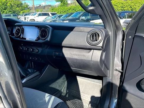 Used 2020 Toyota Tacoma TRD Sport AWD/4WD image 15