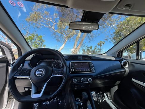 Used 2025 Nissan Versa SV image 33