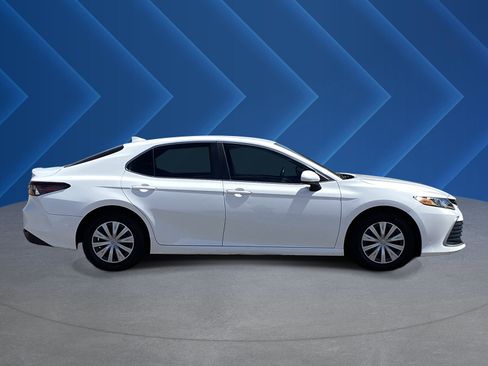 Used 2022 Toyota Camry LE FWD image 2