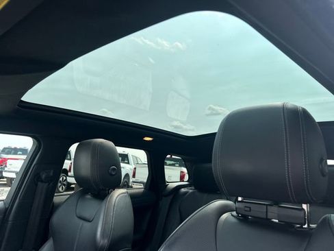 Used 2019 Land Rover Range Rover Evoque HSE Dynamic image 27