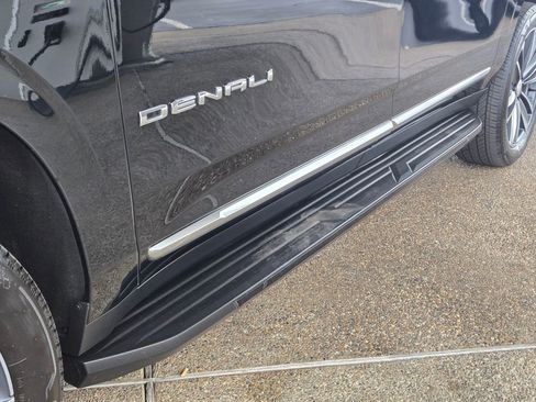 Used 2025 GMC Yukon XL Denali image 9