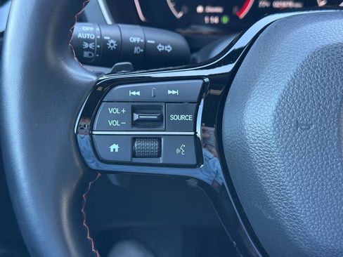 Used 2025 Honda Pilot Sport image 15