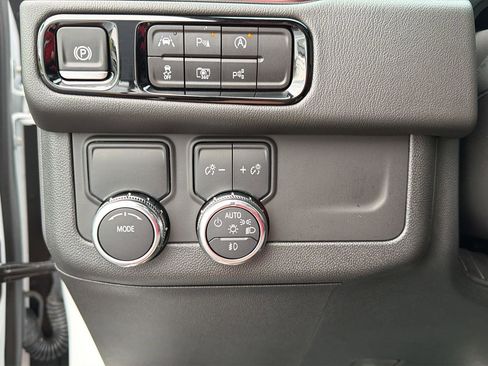 Used 2025 GMC Yukon Denali w/ Sun & Power Step Package RWD image 20