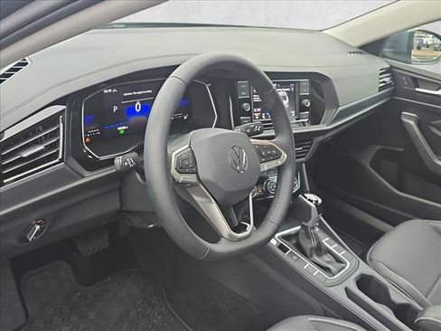 Used 2024 Volkswagen Jetta SE image 8