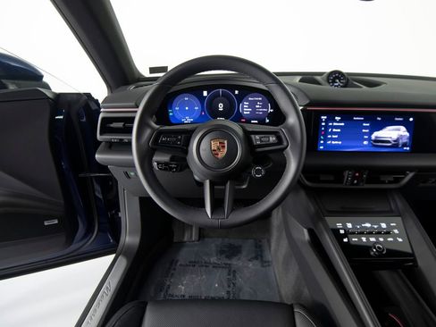 Certified 2025 Porsche Macan 4 Electric image 18