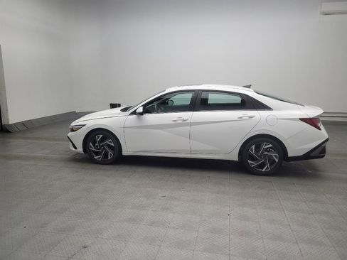Used 2025 Hyundai Elantra SEL FWD image 3