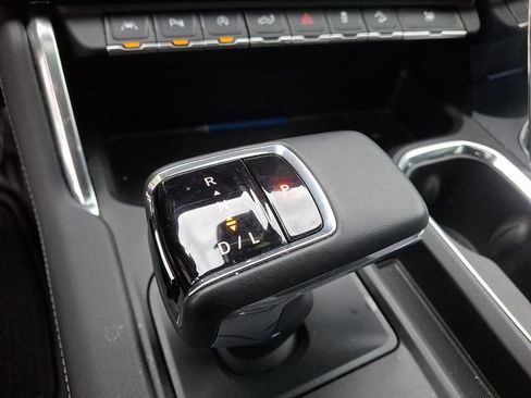 Used 2023 GMC Sierra 1500 Denali w/ Technology Package AWD/4WD image 11