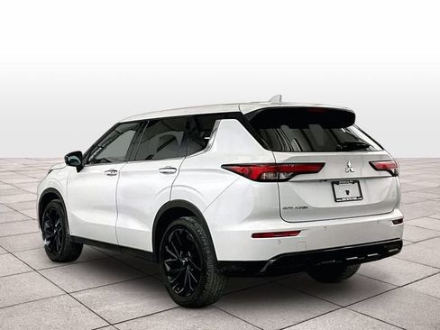 Used 2023 Mitsubishi Outlander SE Black Edition AWD/4WD image 10