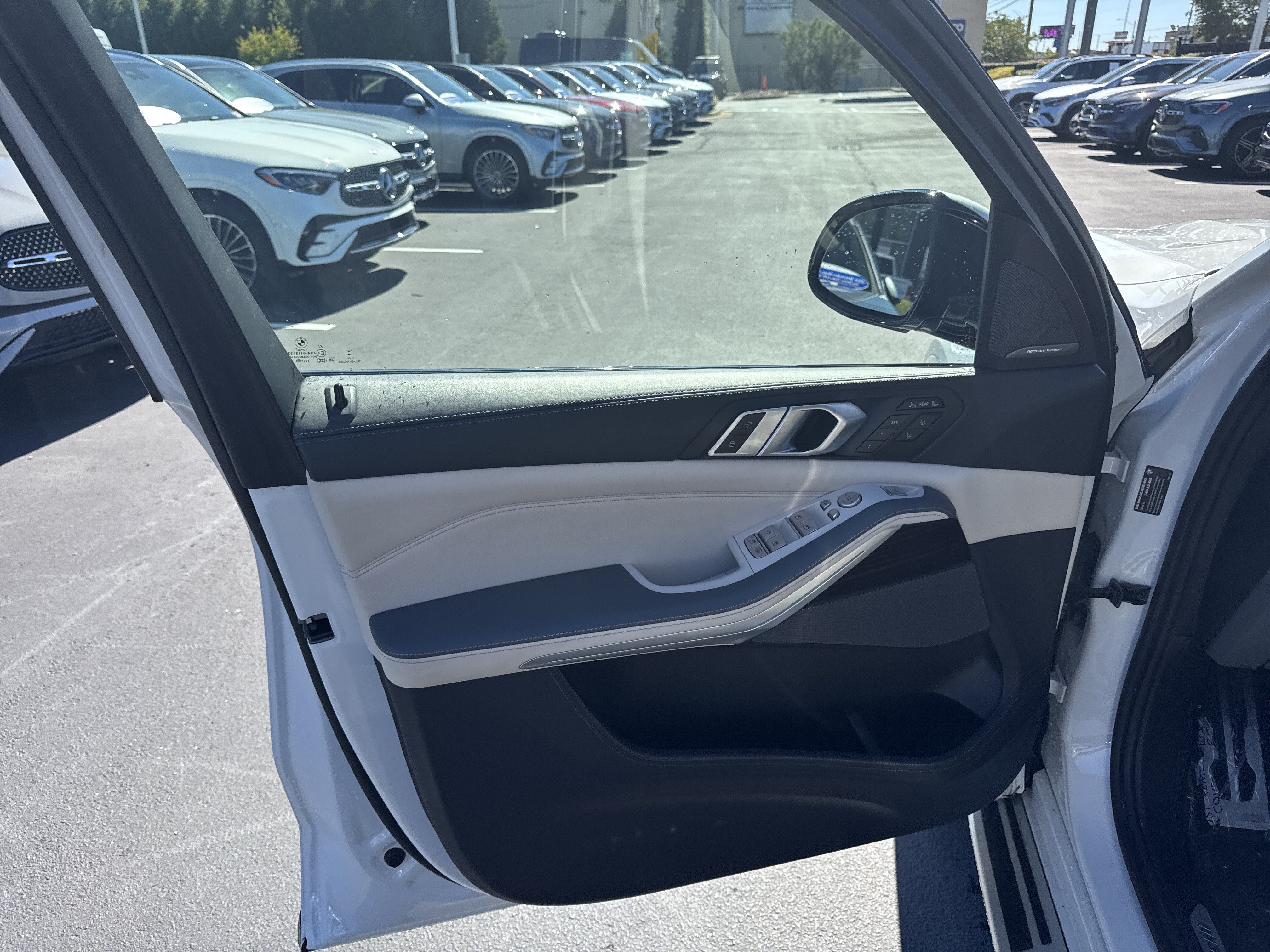 Used 2023 BMW X7 xDrive40i w/ Executive Package AWD/4WD image 17