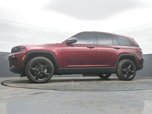 Used 2023 Jeep Grand Cherokee Altitude image 47