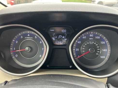 Used 2014 Hyundai Elantra SE w/ Option Group 02 FWD image 10