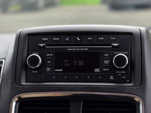 Used 2015 Dodge Grand Caravan American Value Package w/ UConnect Hands-Free Group FWD image 22