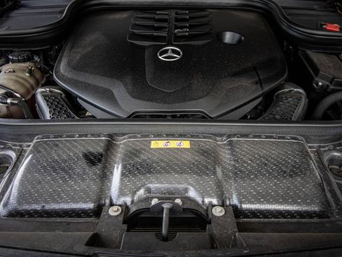 Used 2023 Mercedes-Benz GLS 580 4MATIC image 9
