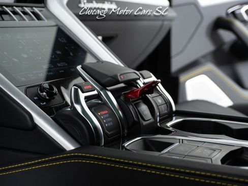 Used 2021 Lamborghini Urus AWD/4WD image 32