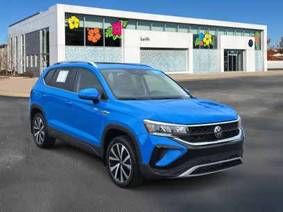 Certified 2024 Volkswagen Taos SE w/ Panoramic Sunroof Package