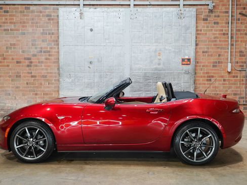 Used 2019 MAZDA MX-5 Miata Grand Touring RWD image 35
