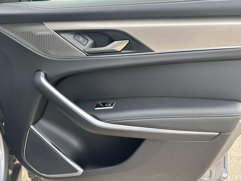 Used 2025 Jaguar F-PACE R-Dynamic S image 14