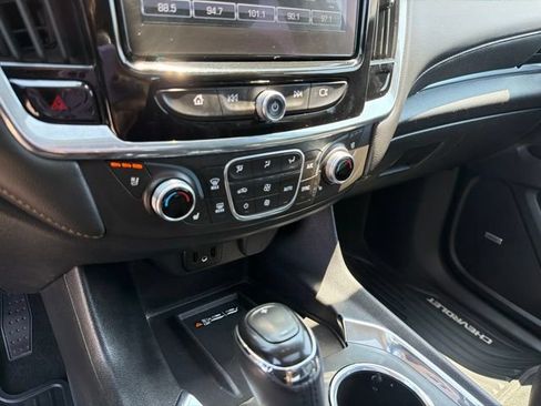 Used 2018 Chevrolet Traverse Premier AWD/4WD image 17