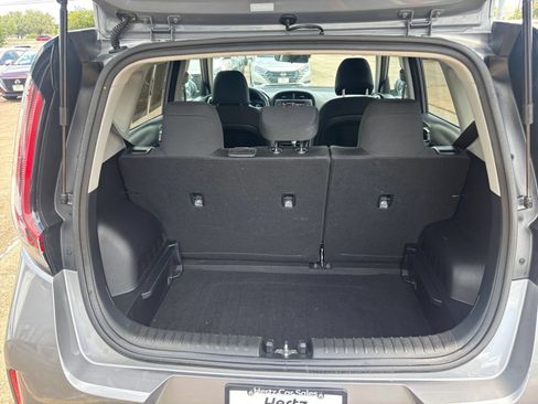Used 2025 Kia Soul LX w/ LX Technology Package FWD image 29