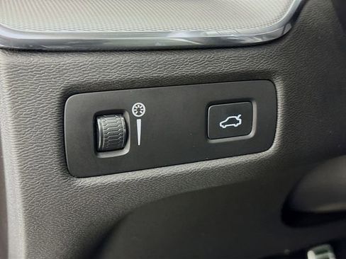 Used 2019 Volvo XC60 T6 R-Design image 10