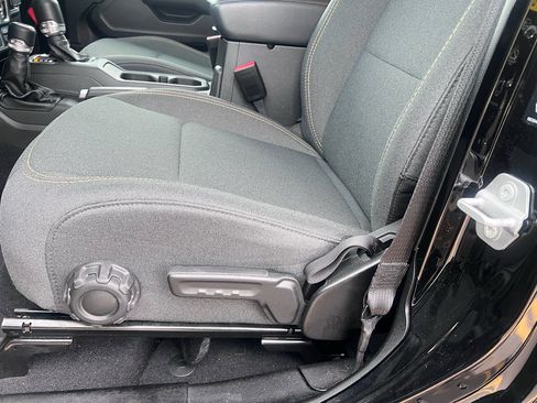 Used 2025 Jeep Wrangler Willys image 20