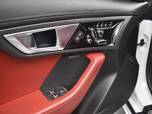 Used 2017 Jaguar F-TYPE S image 10