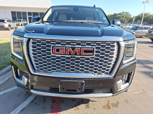 Used 2021 GMC Yukon Denali w/ Denali Premium Package image 9