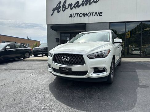 Used 2017 INFINITI QX60 Luxe w/ Premium Plus Package AWD/4WD image 3