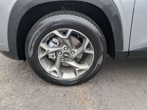 Used 2025 Chevrolet Trax LT w/ LT Convenience Package image 28