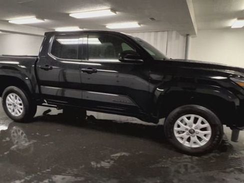Used 2025 Toyota Tacoma SR5 image 2