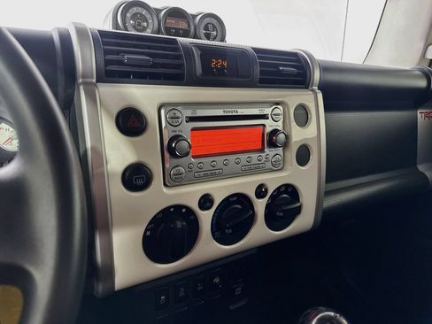 Used 2014 Toyota FJ Cruiser 4WD w/ Convenience Package image 17