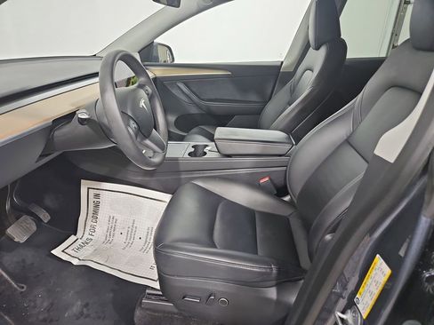 Used 2023 Tesla Model Y Long Range image 9