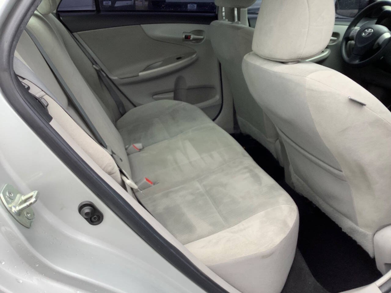Used 2012 Toyota Corolla LE FWD image 28