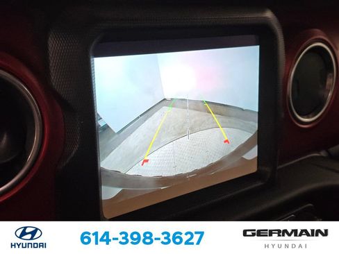Used 2022 Jeep Wrangler Unlimited Rubicon w/ Cold Weather Group AWD/4WD image 32