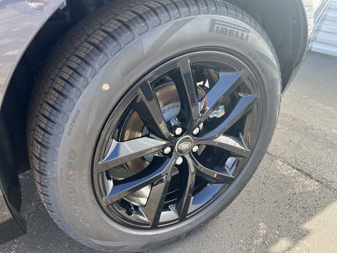 New 2025 Land Rover Range Rover Velar Dynamic SE image 9