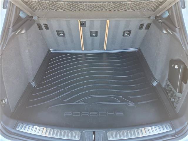Used 2018 Porsche Macan AWD/4WD image 6
