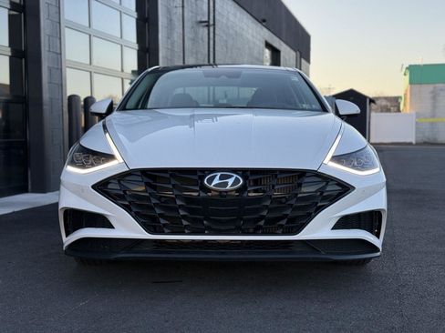 Used 2022 Hyundai Sonata Limited w/ Preferred Accessory Package image 4