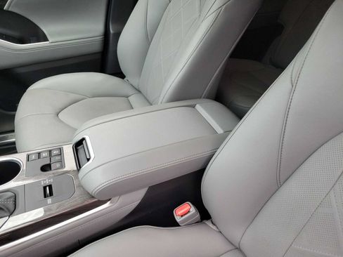 Used 2025 Toyota Highlander Platinum AWD/4WD image 20