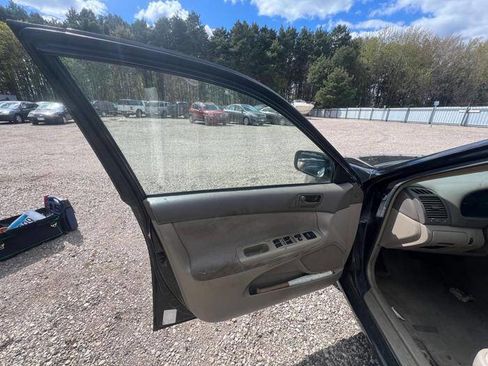 Used 2004 Toyota Camry FWD image 19