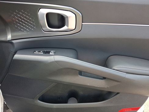 Used 2023 Kia Sorento EX image 10