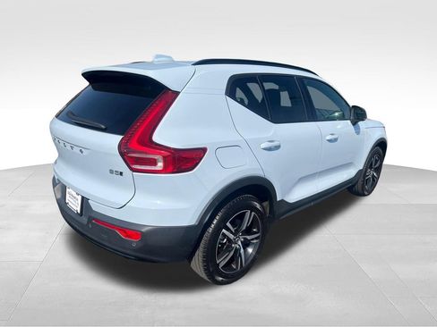 Used 2024 Volvo XC40 B5 Core AWD/4WD image 5