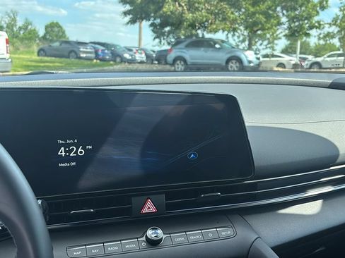 Used 2025 Hyundai Elantra SEL FWD image 19