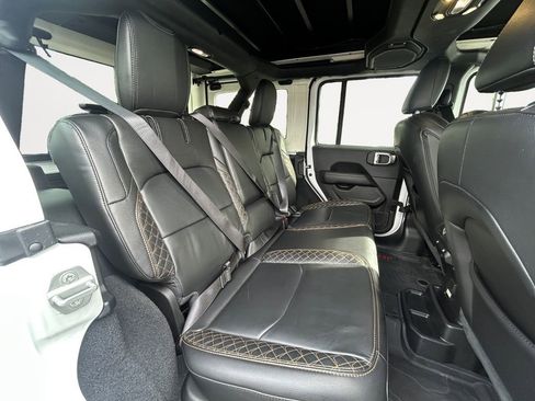 Used 2022 Jeep Wrangler Unlimited Sahara image 11