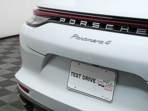 Certified 2022 Porsche Panamera 4 image 38