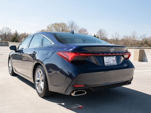 Used 2021 Toyota Avalon XLE w/ Moonroof Package image 2