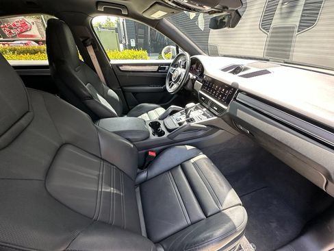 Certified 2023 Porsche Cayenne Platinum Edition AWD/4WD image 43